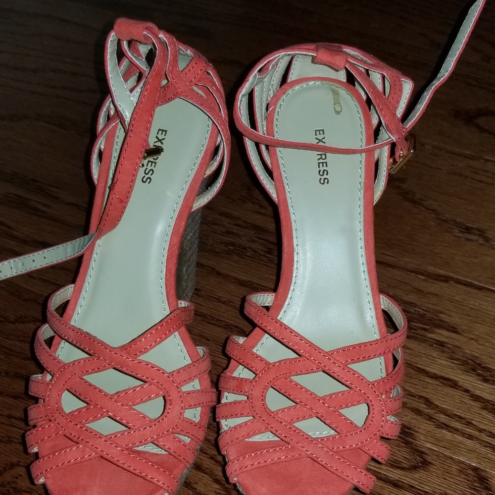 Express platform peeptoe shoe sz 8